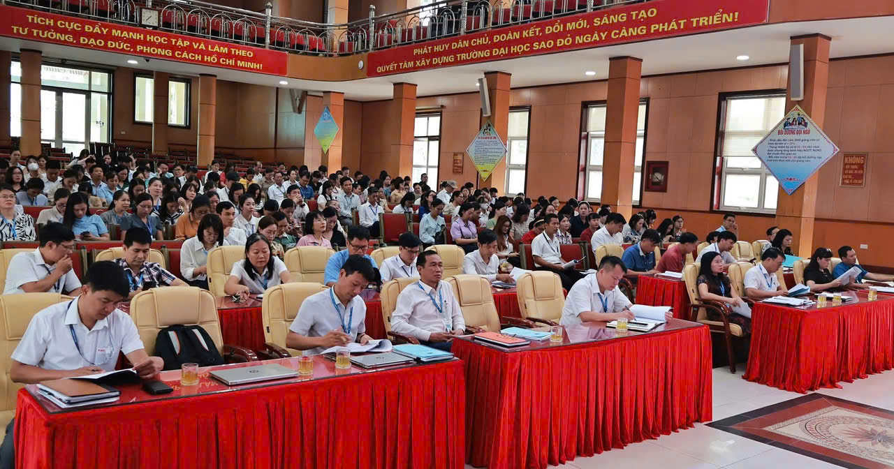 TRƯỜNG ĐẠI HỌC SAO ĐỎ TỔ CHỨC HỘI NGHỊ TỔNG KẾT NĂM HỌC 2024-2025, TRIỂN KHAI NHIỆM VỤ NĂM HỌC 2025-2026 