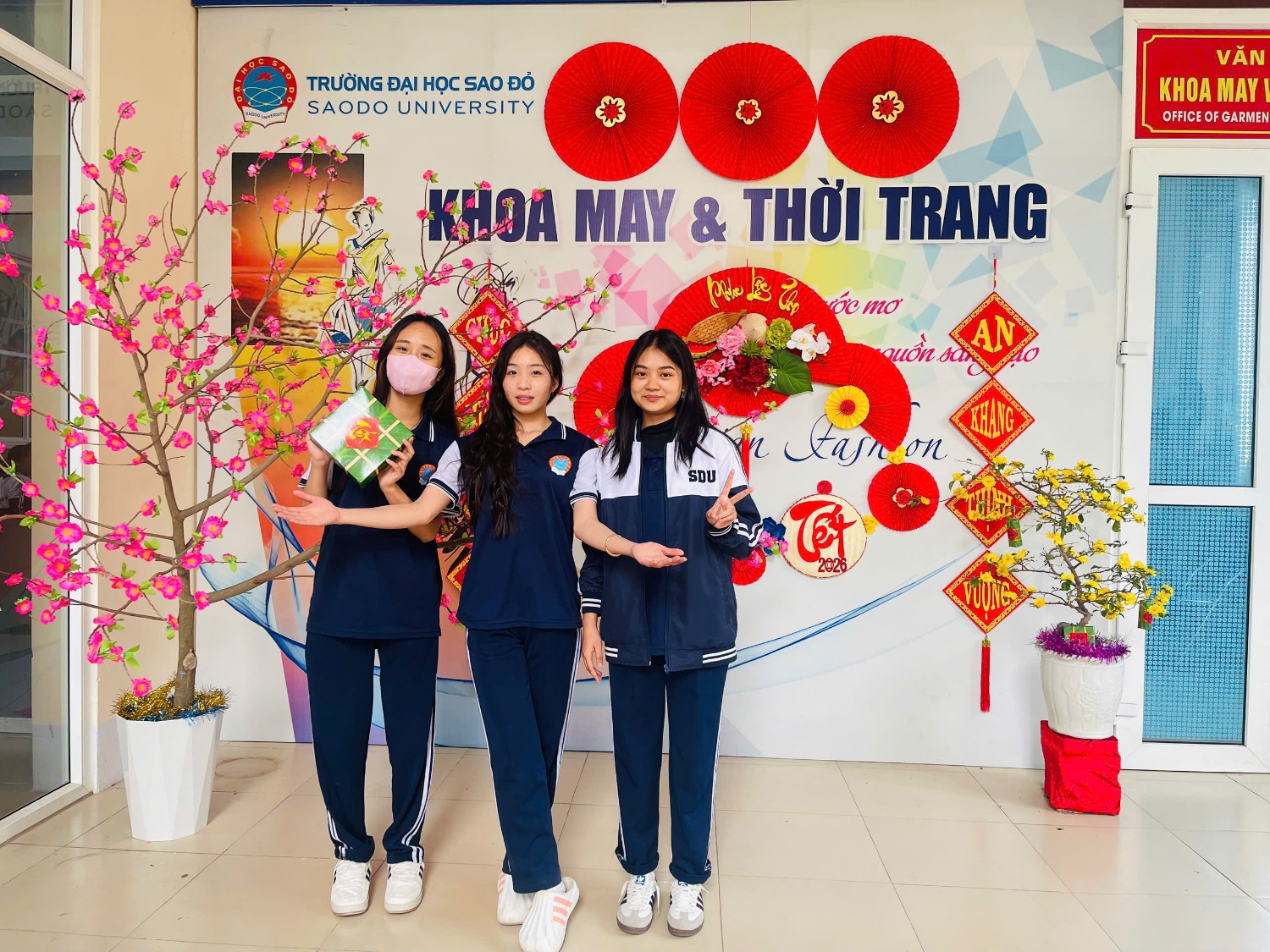 KHOA MAY VÀ THỜI TRANG TÍCH CỰC CHUẨN BỊ KHÔNG GIAN TRƯNG BÀY TẾT 2026